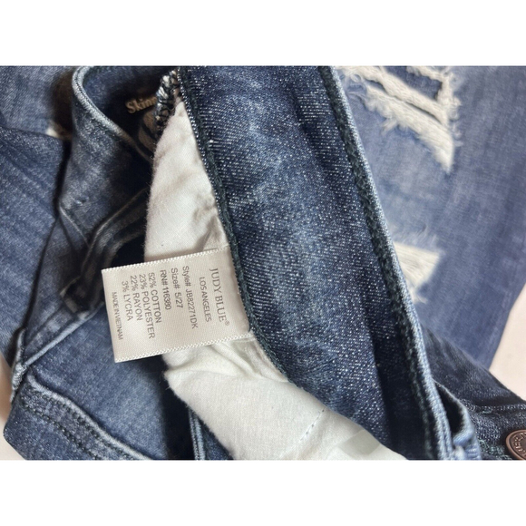 Judy Blue Skinny Fit Capri - 5/27 - Distressed - Picture 6 of 6